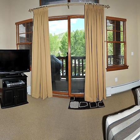 Lodge At Brookside Avon Village Phòng bức ảnh