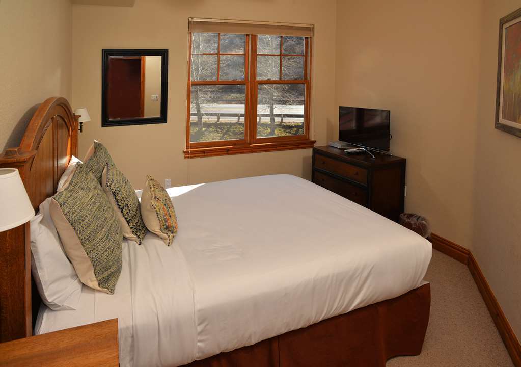 Lodge At Brookside Avon Village Phòng bức ảnh