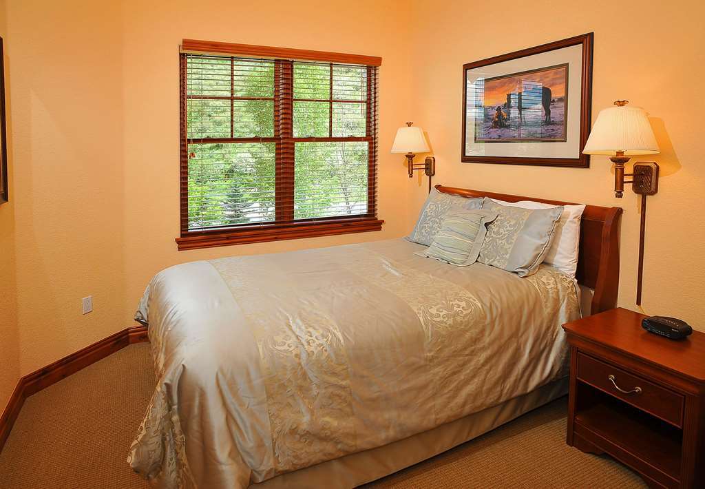 Lodge At Brookside Avon Village Phòng bức ảnh