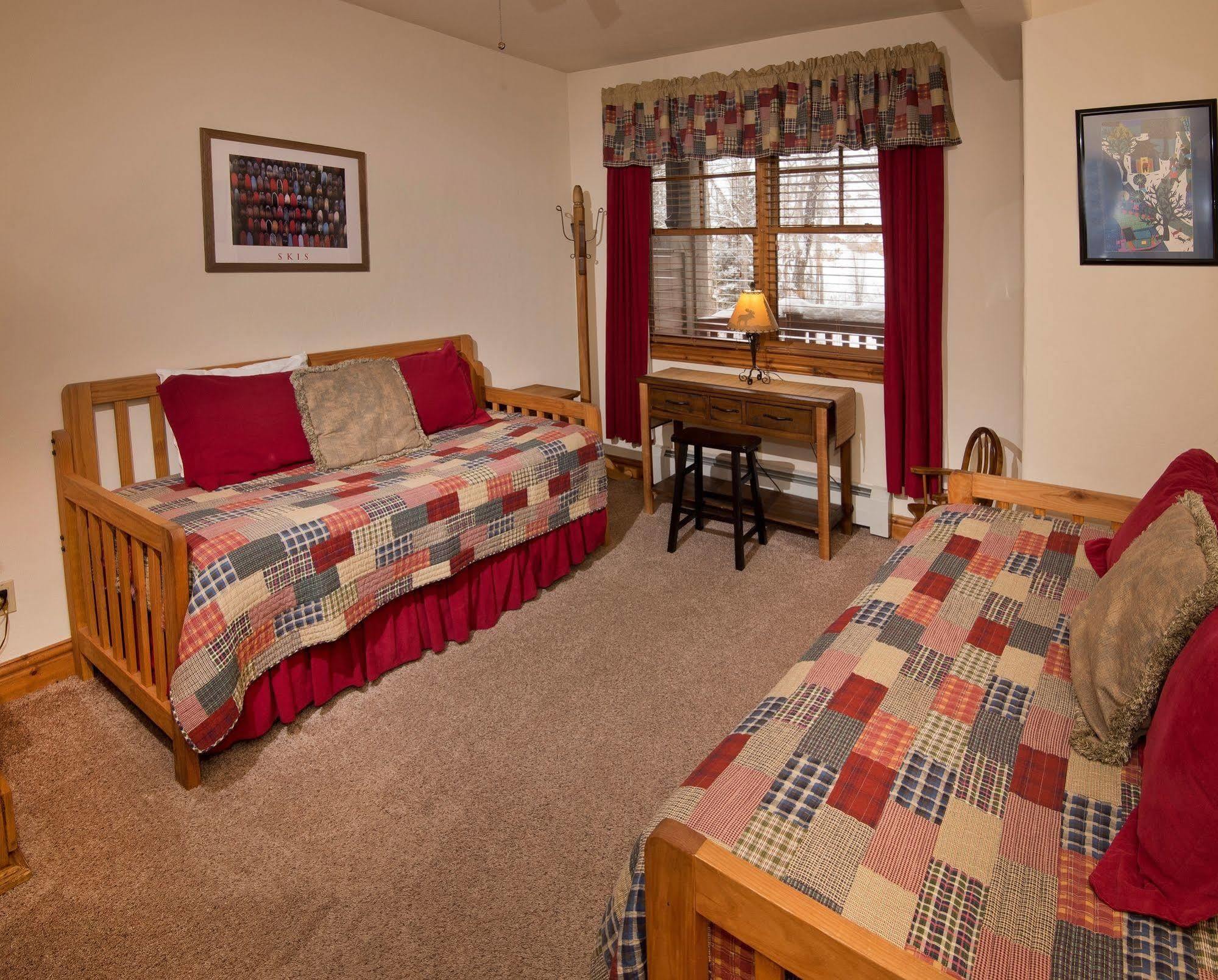 Lodge At Brookside Avon Village Ngoại thất bức ảnh